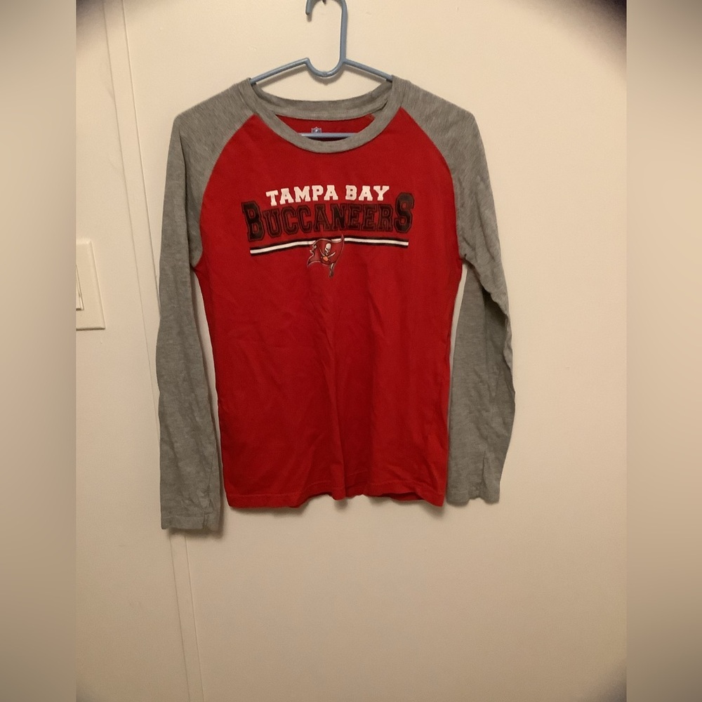 Tampa Bay Buccaneers shirt
Size L
EUC
Arm 17”
Sleeves 25”
Length 22”